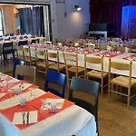 5 Personnes Avec Terrasse - Api-1-52-1256 Vic-sur-Cère