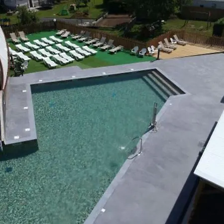 5 Personnes Avec Terrasse - Api-1-52-1256