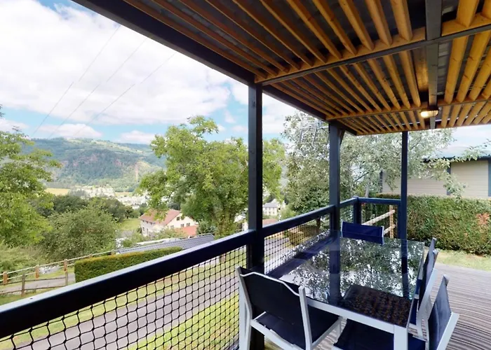 Camping 5 Personnes Avec Terrasse - Api-1-52-1256 *