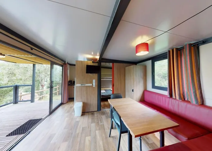 5 Personnes Avec Terrasse - Api-1-52-1256 *