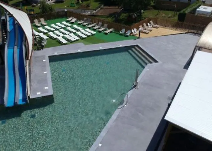 5 Personnes Avec Terrasse - Api-1-52-1256